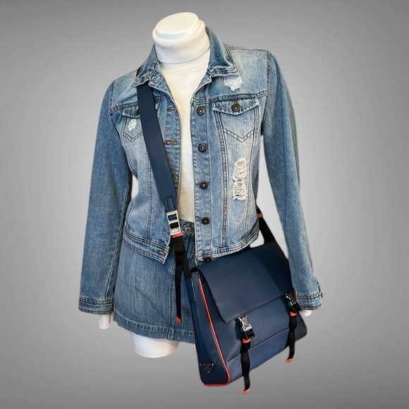 A188 - ๐ฏ % authentic Prada messenger crossbody bag - Picture 3 of 16